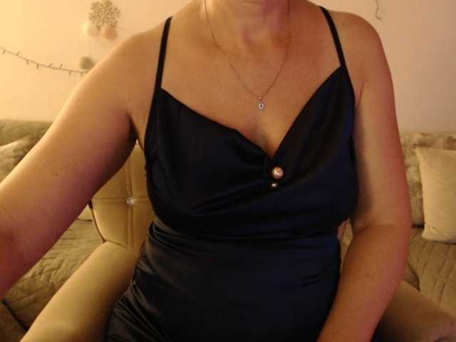 goodSnowQueen live cam on BongaCams