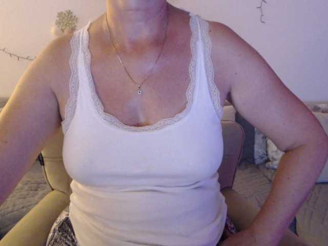 goodSnowQueen live webcam show