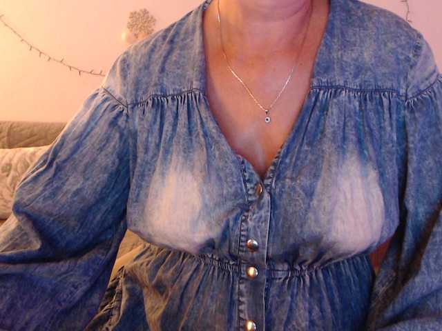 goodSnowQueen live cam on BongaCams