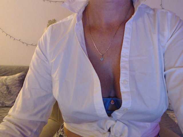 goodSnowQueen live cam on BongaCams