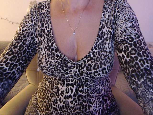 goodSnowQueen live cam on BongaCams
