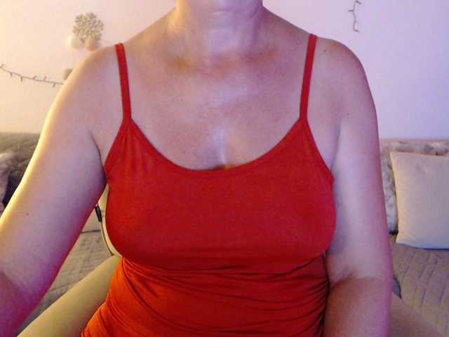 goodSnowQueen live cam on BongaCams