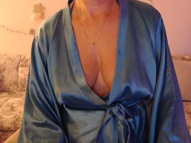 goodSnowQueen live cam on BongaCams
