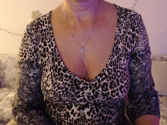 goodSnowQueen live cam on BongaCams