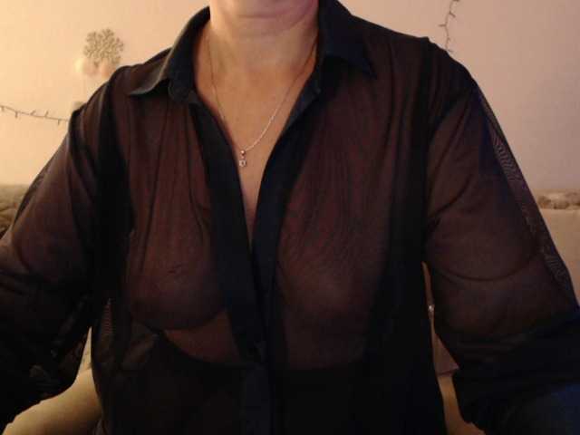 goodSnowQueen live cam on BongaCams