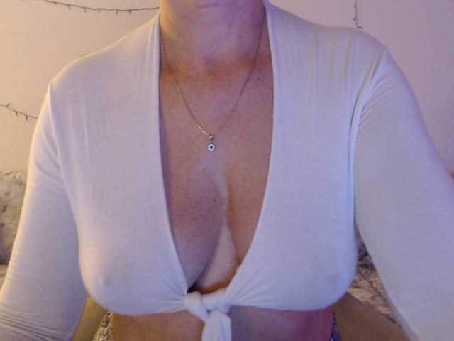 goodSnowQueen live cam on BongaCams
