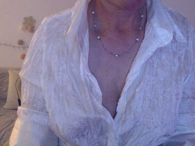 goodSnowQueen's BongaCams show and profile