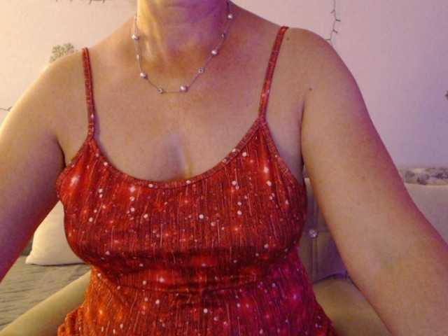 goodSnowQueen live cam on BongaCams