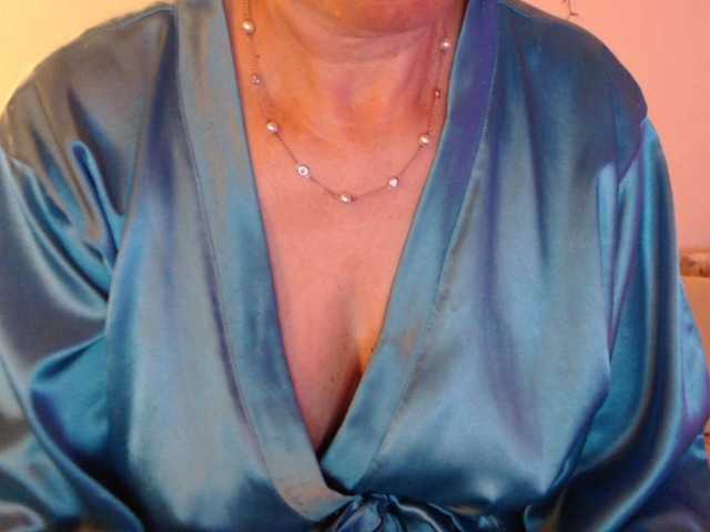 goodSnowQueen live cam on BongaCams