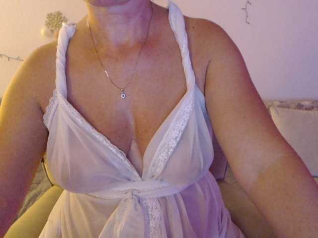 goodSnowQueen live cam preview