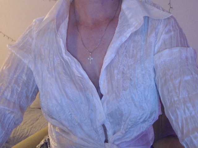 goodSnowQueen's BongaCams show and profile