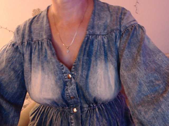 goodSnowQueen live cam on BongaCams
