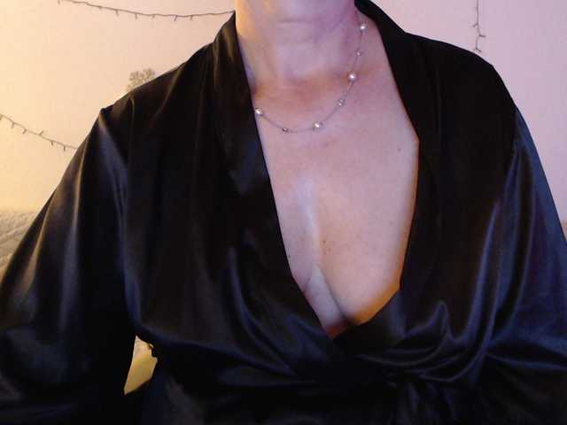 goodSnowQueen live cam on BongaCams