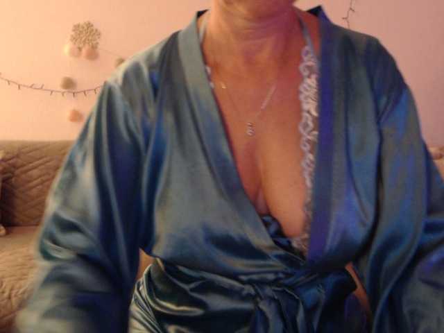 goodSnowQueen live cam on BongaCams