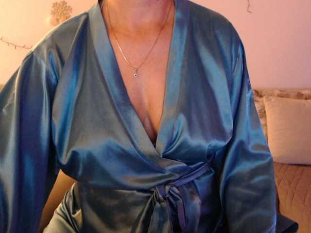 goodSnowQueen live cam on BongaCams