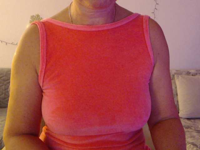 goodSnowQueen live cam on BongaCams