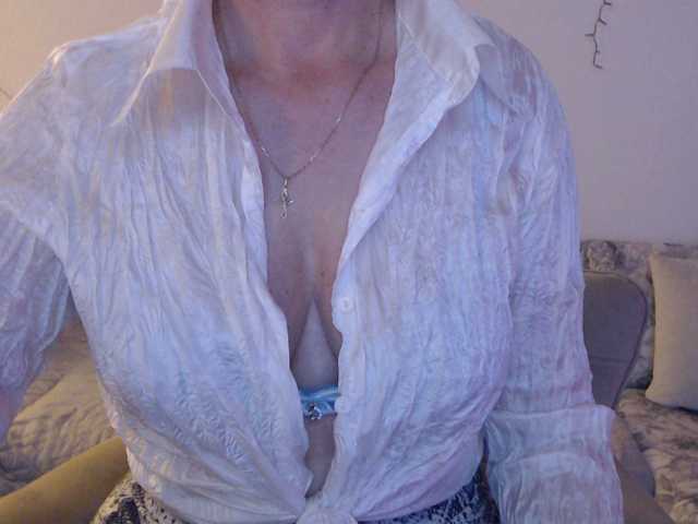 goodSnowQueen's BongaCams show and profile