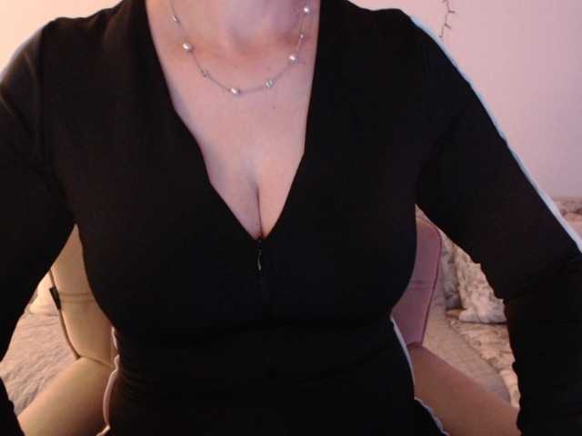 goodSnowQueen live cam on BongaCams