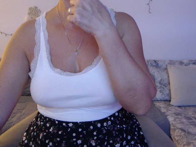 goodSnowQueen live cam on BongaCams