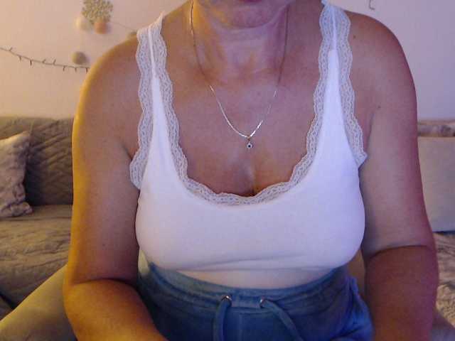 goodSnowQueen live cam on BongaCams