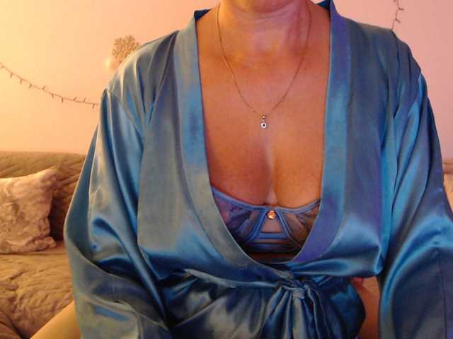 goodSnowQueen live cam on BongaCams
