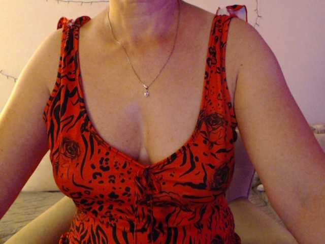 goodSnowQueen live cam on BongaCams