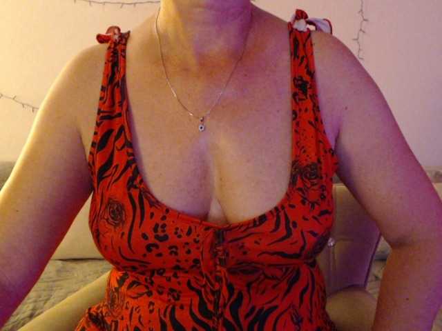 goodSnowQueen live cam on BongaCams