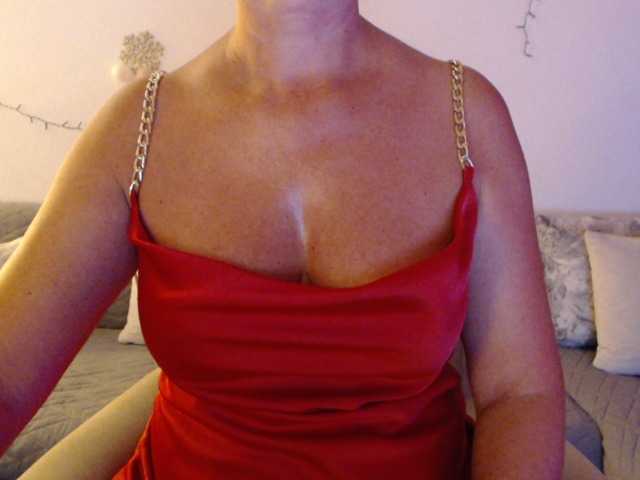 goodSnowQueen live cam on BongaCams
