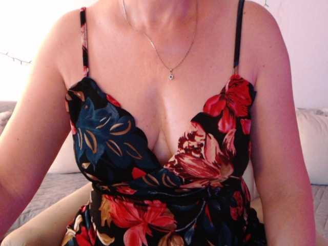 goodSnowQueen live cam on BongaCams