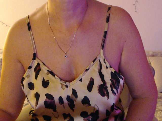 goodSnowQueen live cam on BongaCams