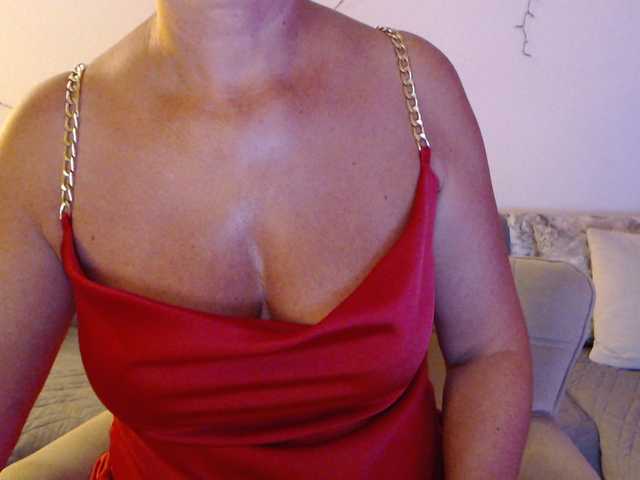 goodSnowQueen live cam on BongaCams
