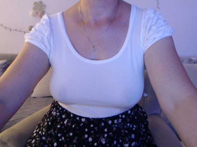 goodSnowQueen live cam on BongaCams