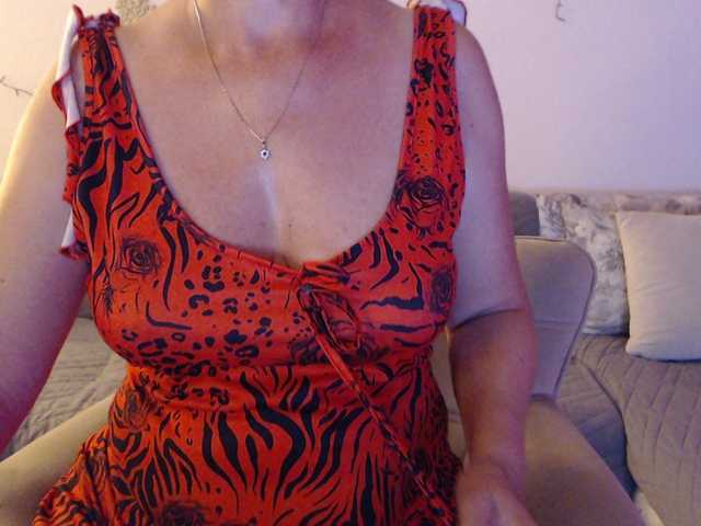 goodSnowQueen live cam on BongaCams