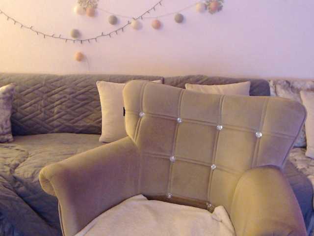 goodSnowQueen live cam preview