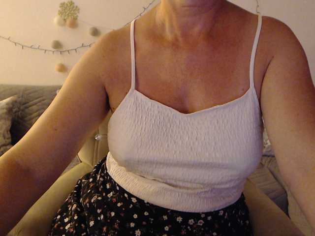 goodSnowQueen live cam on BongaCams