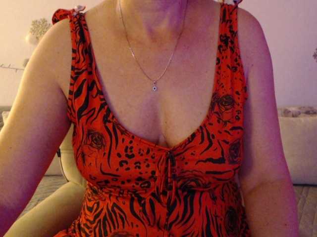 goodSnowQueen live cam on BongaCams