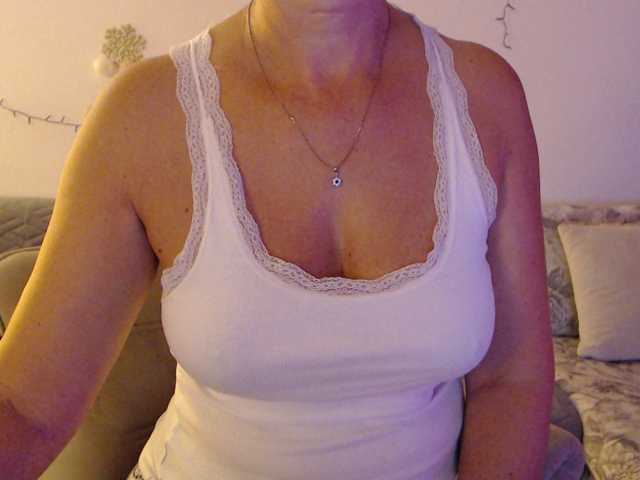 goodSnowQueen live cam on BongaCams