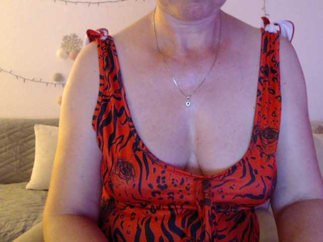 goodSnowQueen live cam on BongaCams