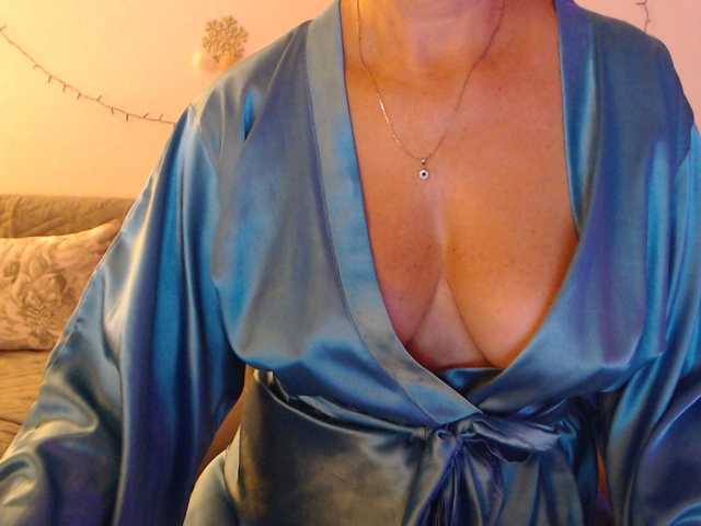 goodSnowQueen live cam on BongaCams