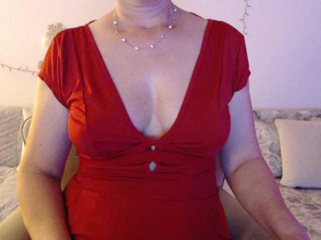 goodSnowQueen live cam on BongaCams