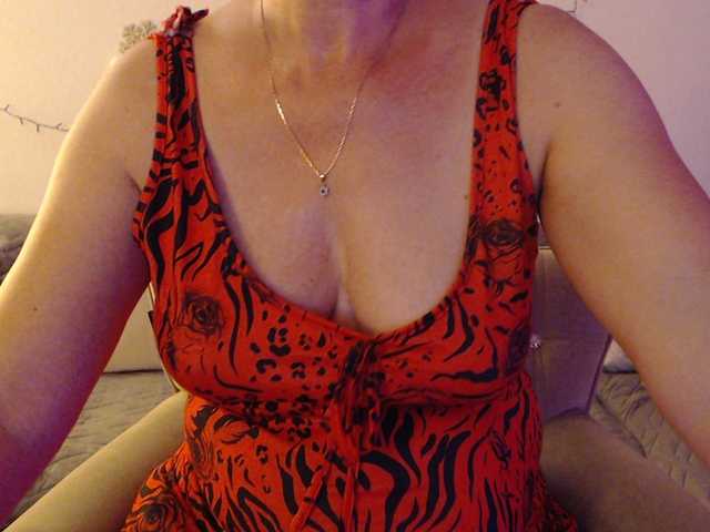 goodSnowQueen live cam on BongaCams
