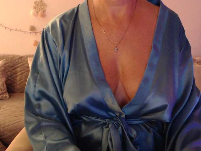 goodSnowQueen live cam on BongaCams