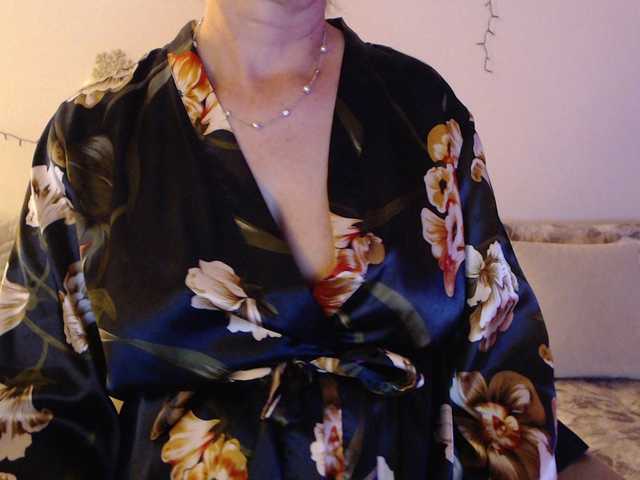 goodSnowQueen live cam on BongaCams