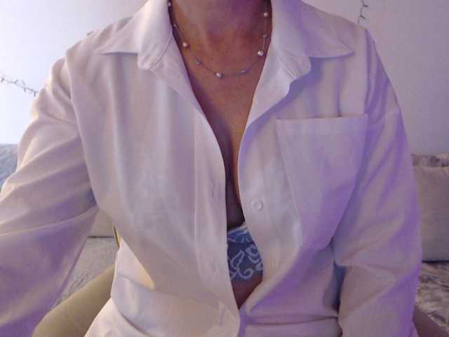 goodSnowQueen live cam on BongaCams
