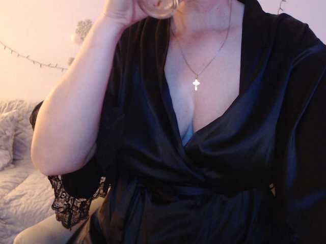 goodSnowQueen's BongaCams show and profile