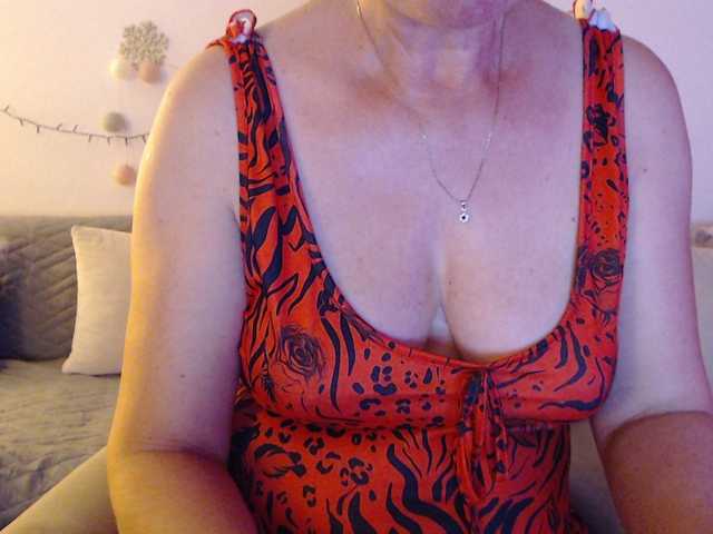 goodSnowQueen live cam on BongaCams