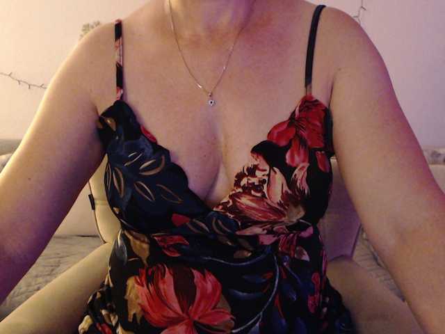 goodSnowQueen live cam on BongaCams