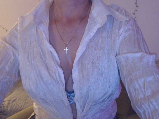 goodSnowQueen's BongaCams show and profile