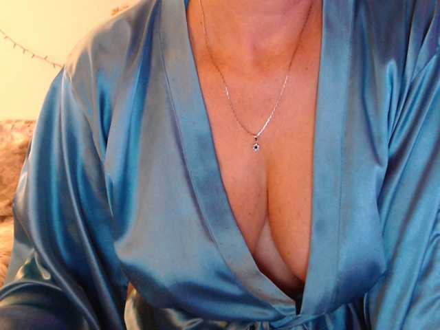 goodSnowQueen, en directo ahora en BongaCams