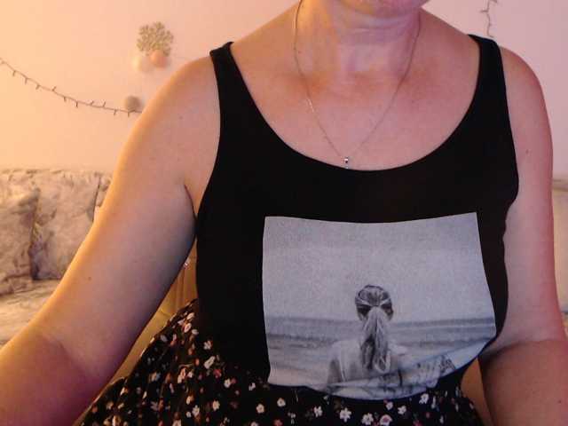 goodSnowQueen live cam on BongaCams